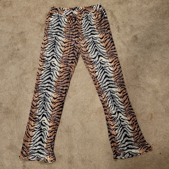 Tiger Plisse Long Sleeve Top With Bottoms Set - Picture 4 of 6